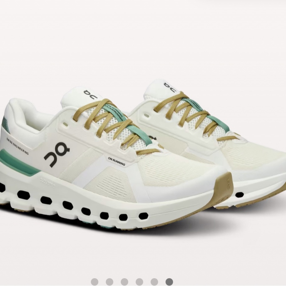 ON Cloud Runner Women’s size 8m undyed Green